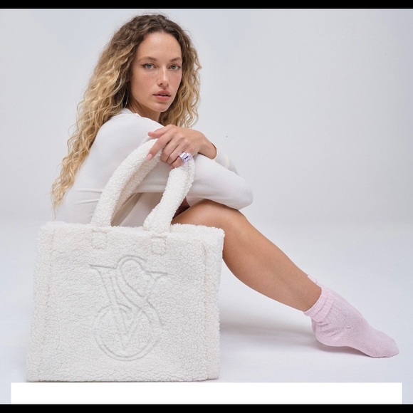 NWT Victoria”s Secret Sherpa Tote Bag - Picture 3 of 6